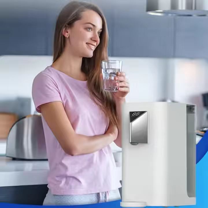 Table water dispenser